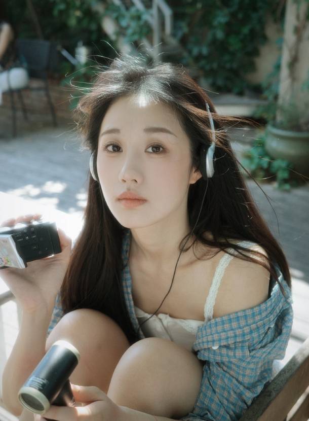 原创            女星李禹熹发文控诉荣梓杉：谈恋爱遭家暴踢踹，男方斥她是私生饭