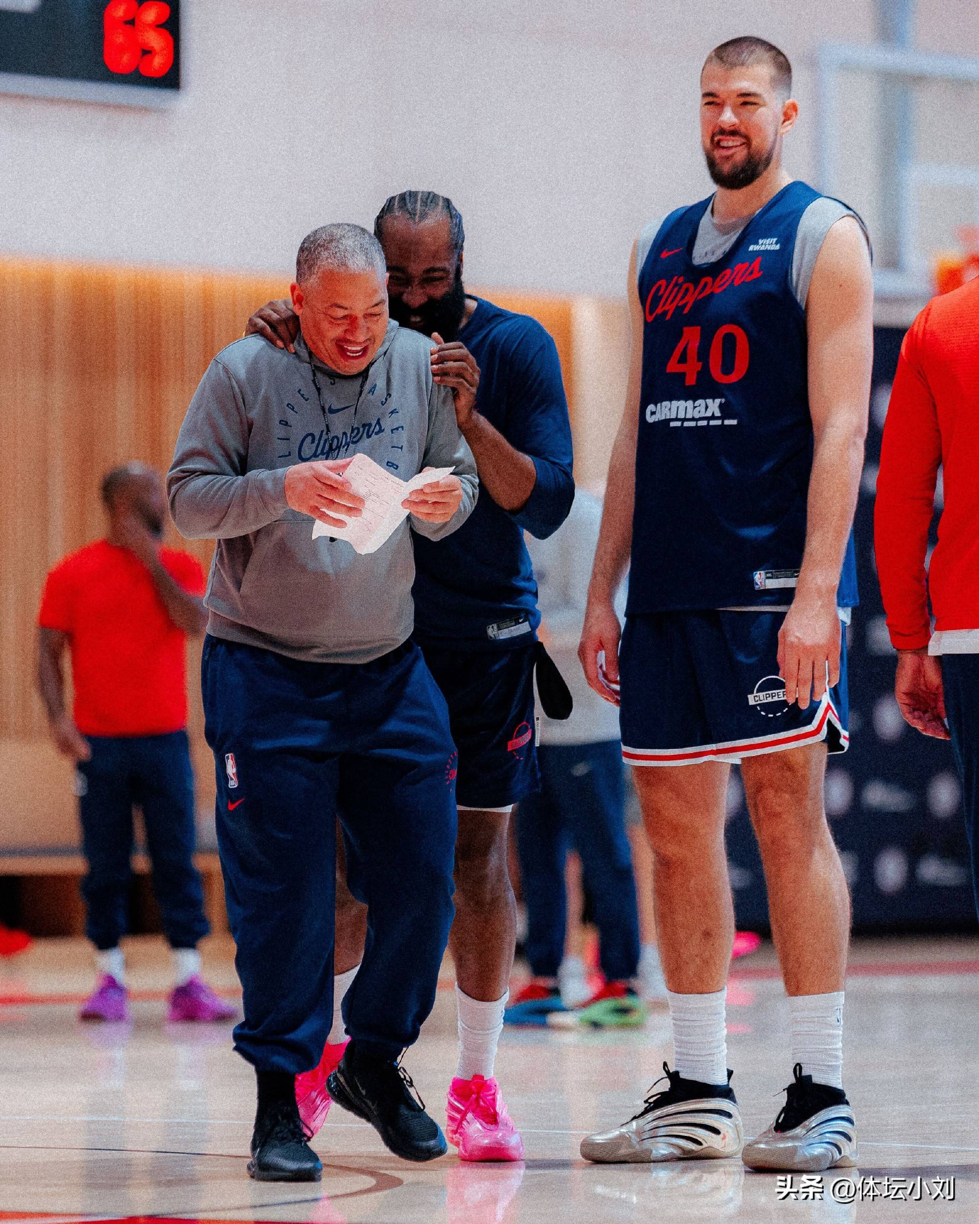 原创            快船好消息！揭幕战全员健康，小卡哈登出击，全新首发冲开门红