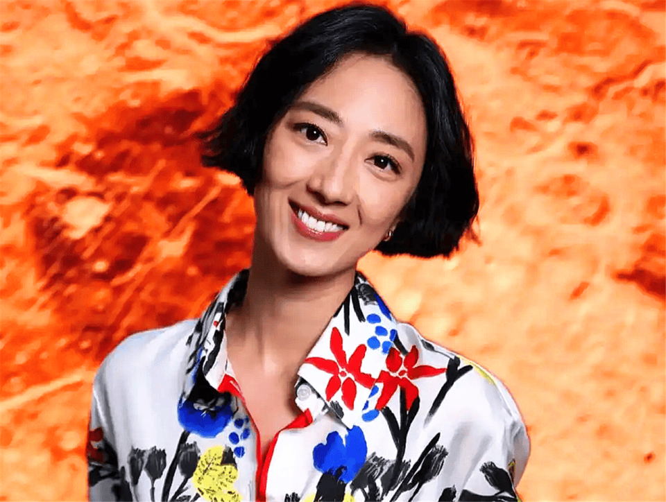 原创            看来真不是越瘦越美，41 岁桂纶镁最新生图瘦到脱相，网友直呼不敢认，像卖衣服大姨