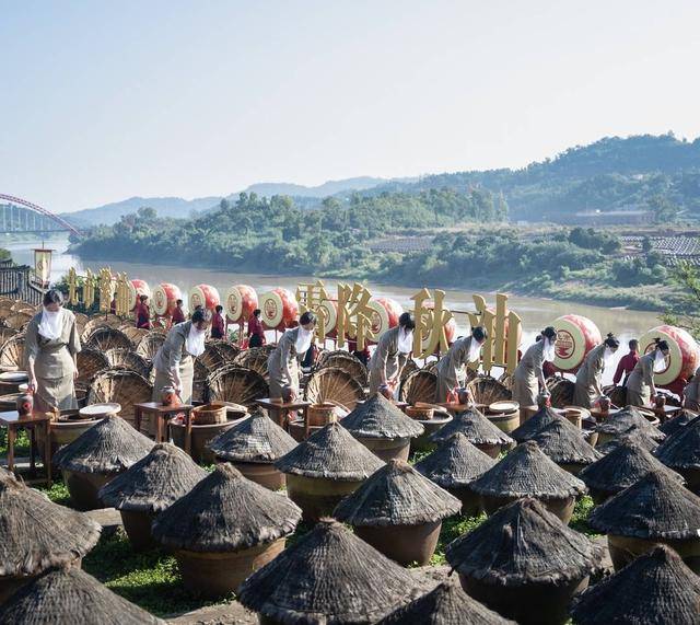 赤水河畔举办秋油盛典 酱油非遗酿造与徐悲鸿艺术IP跨界融合