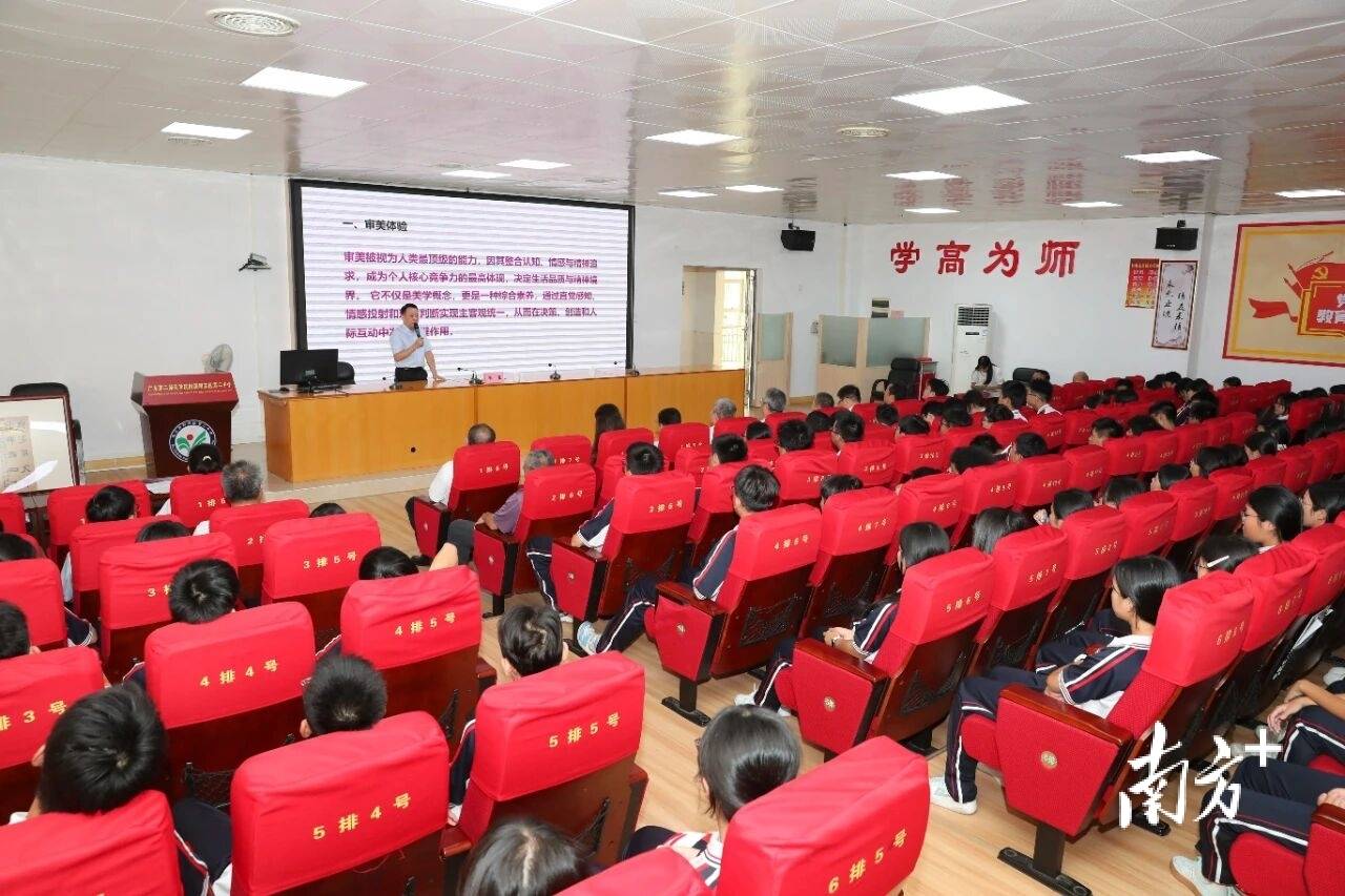 首都博物馆画院副院长岑昱为阳东学子开展艺术公益讲座