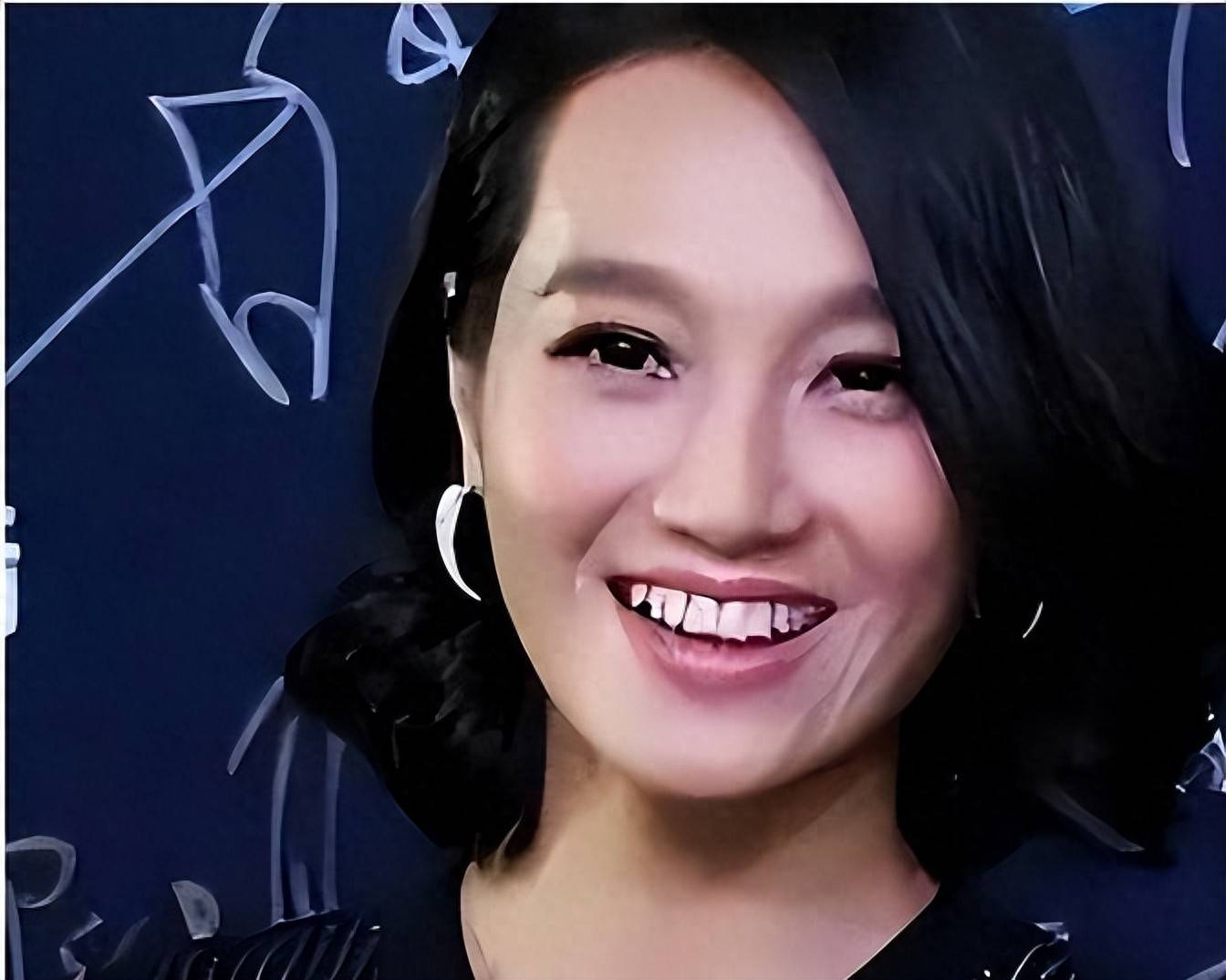 原创            曾把朱丹挤出电台，没想到下场却比朱丹还惨，现在处境很尴尬