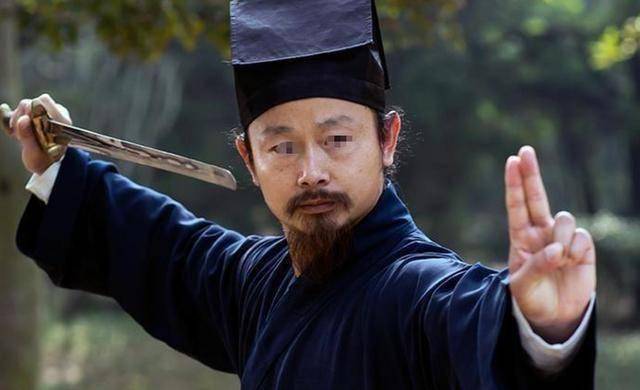 58岁道士尿蛋白转阴,1年后查出尿毒症,医生：这2个习惯比指标危险