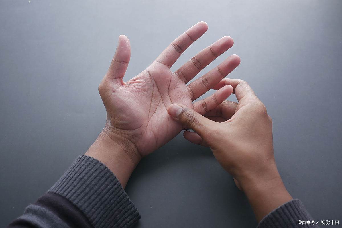 手抖震颤怎么吃？这份科学饮食指南帮你稳状态