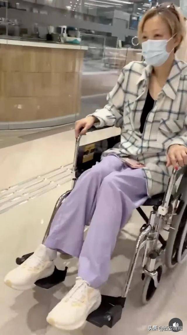 突发意外！知名女星突然自曝：出行已用轮椅，活动全部取消
