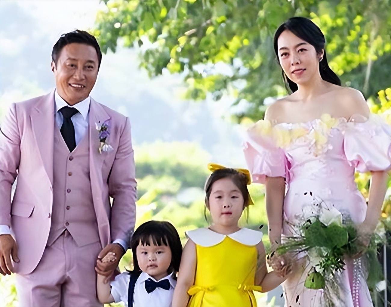 原创            韩国男星结婚现场公开，好友李秀根当司仪，KCM唱祝歌