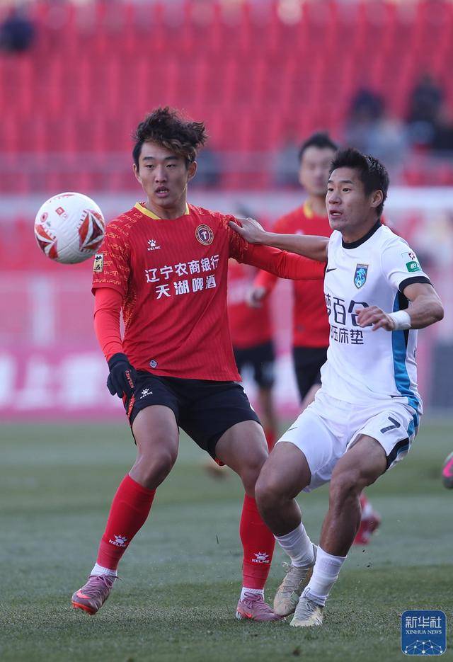 中甲：辽宁铁人队冲超成功