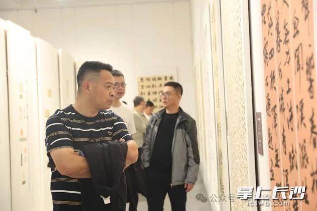 “湖南·内蒙古书法交流展”在场举行 展览将持续至25日