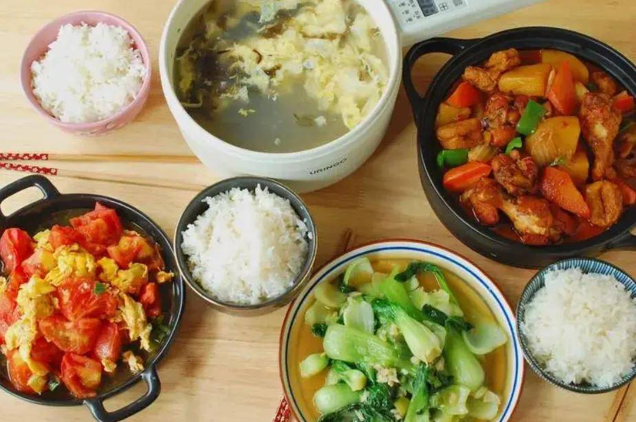 西安甲康甲状腺专家讲解：经常有人问做甲状腺检查需不需要空腹？