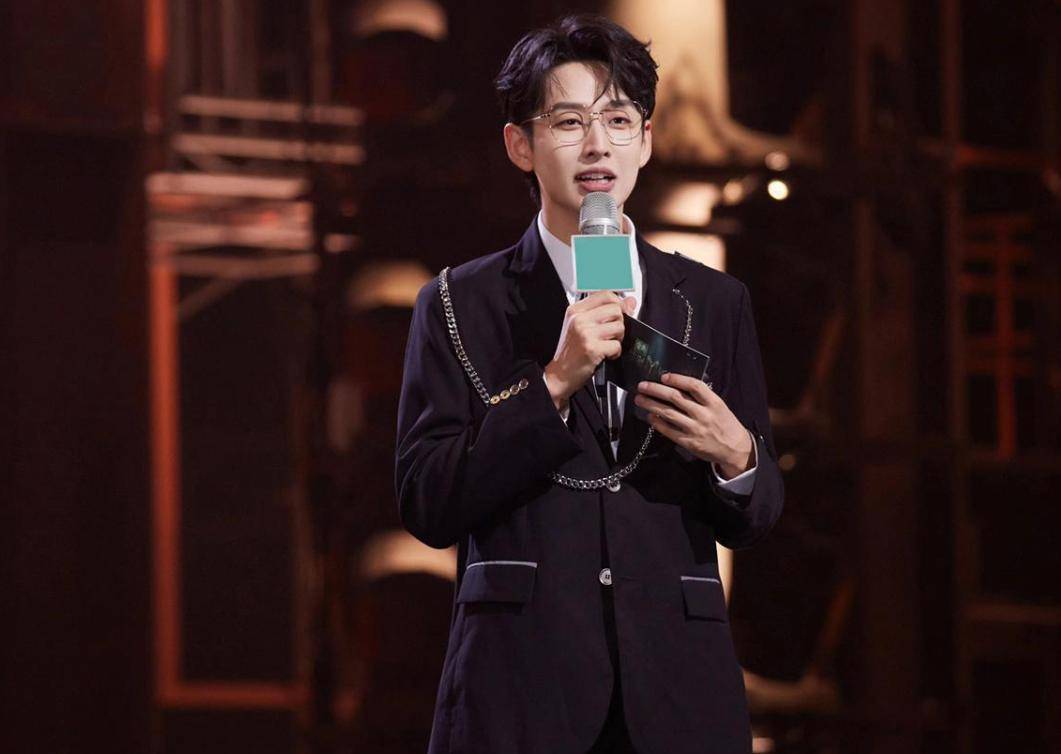 原创            花少8未拍先火！叶童戚薇太惊喜，陈昊宇酷飒白客人夫天花板