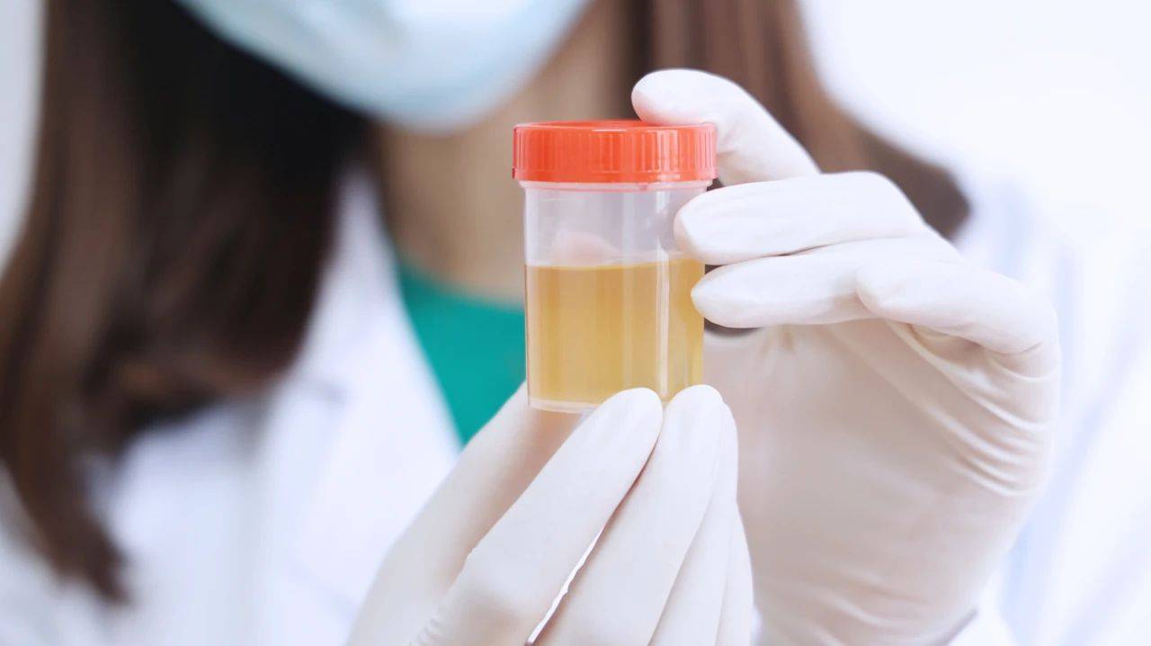 原创            肝病都是拖出来的？如果晨起有3个表现，是肝在“求救”，别大意