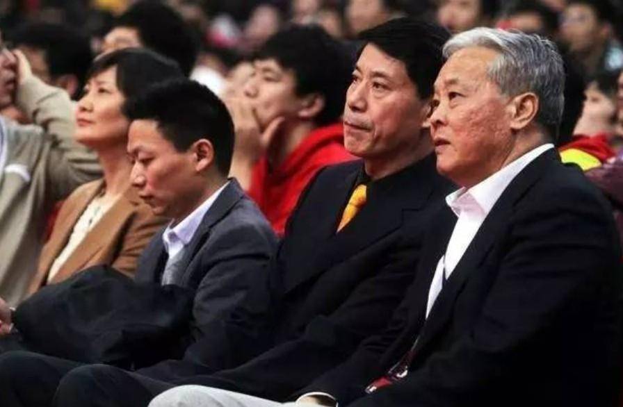 原创            逼姚明退役，毁了王治郅，他是如何让中国篮球倒退了20年的？