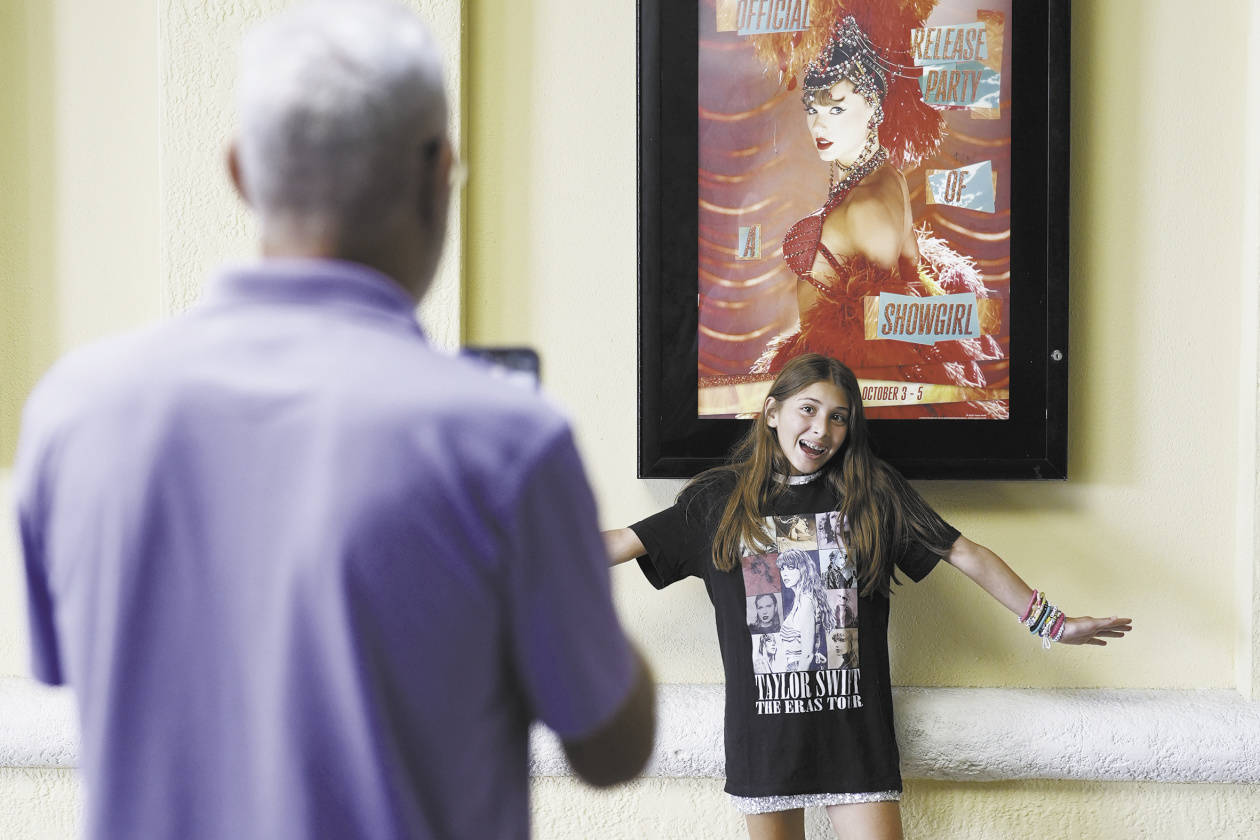 “霉霉”新专辑破纪录，唱片业人士质疑用降价“买”销量