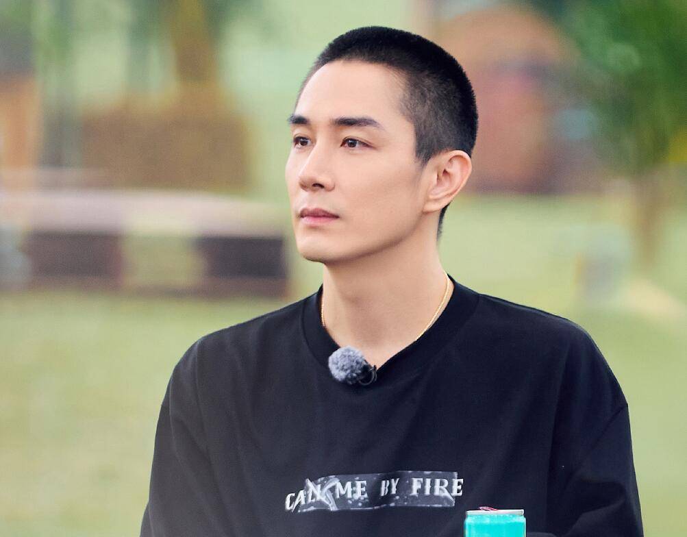 原创            胡夏的敢怒不敢言，张晋输给李承铉，让我看到《披哥》有多不公平