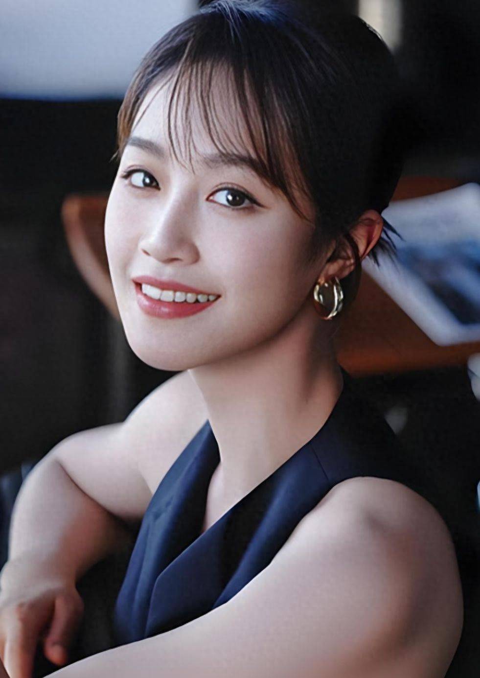 原创            分手6年后，蓝盈莹早已成为曹骏高攀不起的存在