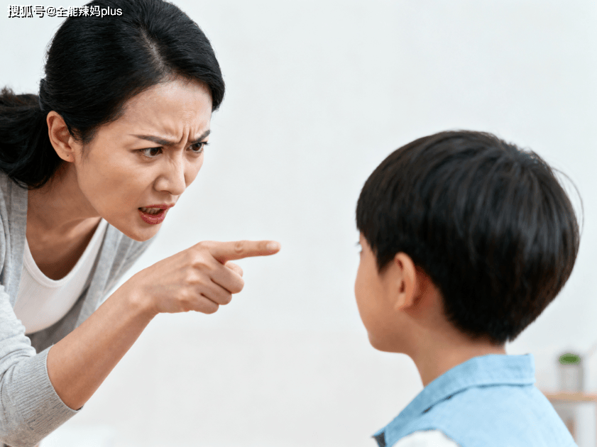 原创            孩子被同学欺负，别再傻傻教他“打回去”！学会这2句话，走遍天下都不怕！