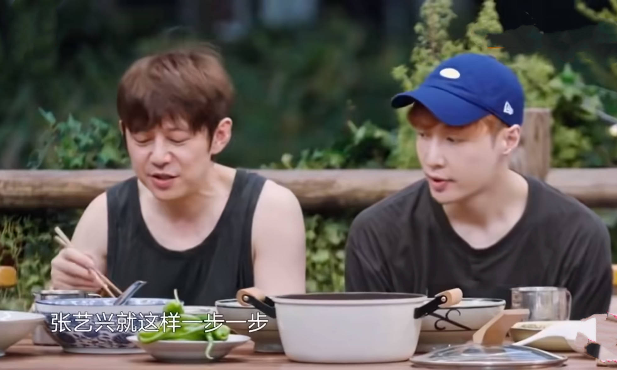 原创            辛芷蕾贴脸开大！被劝别吃豆角，黄磊首次回应未熟豆角食物中毒争议