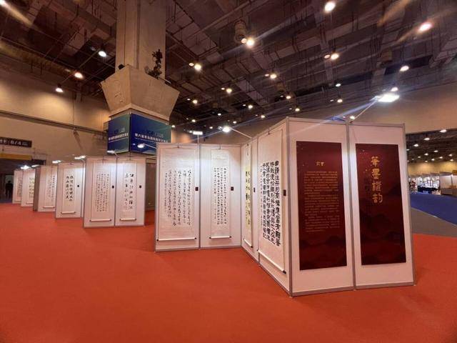 聚焦版博会｜第十届版博会三号馆“笔墨权韵”书法展作品获市民赞叹