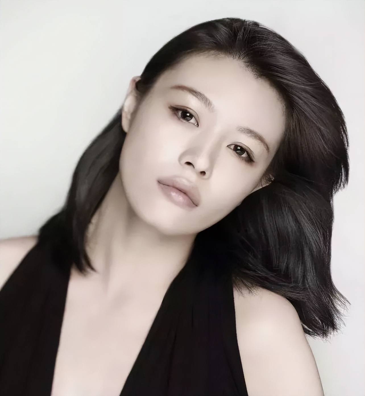 原创            38岁葛荟婕官宣恋情,男友小很多岁,18岁为大16岁汪峰生女后分手