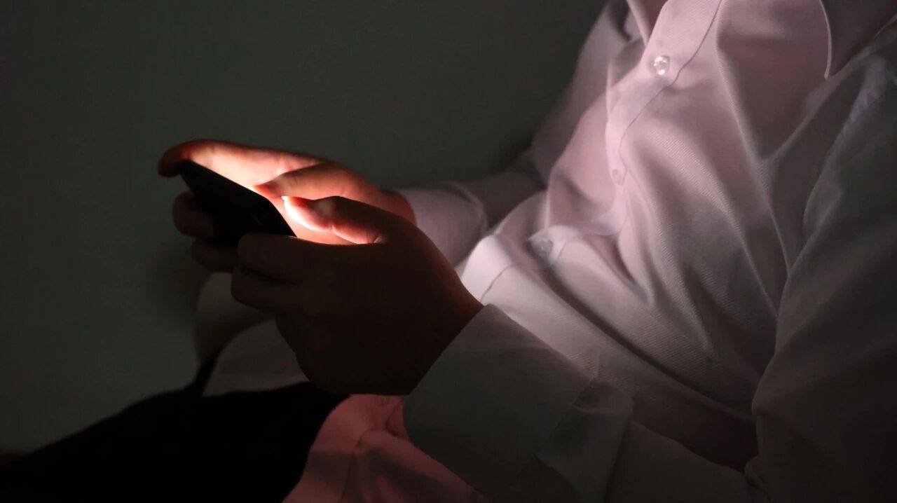 医生：睡眠时做好这5个“不要”，或能让您远离高血脂，尽早调理