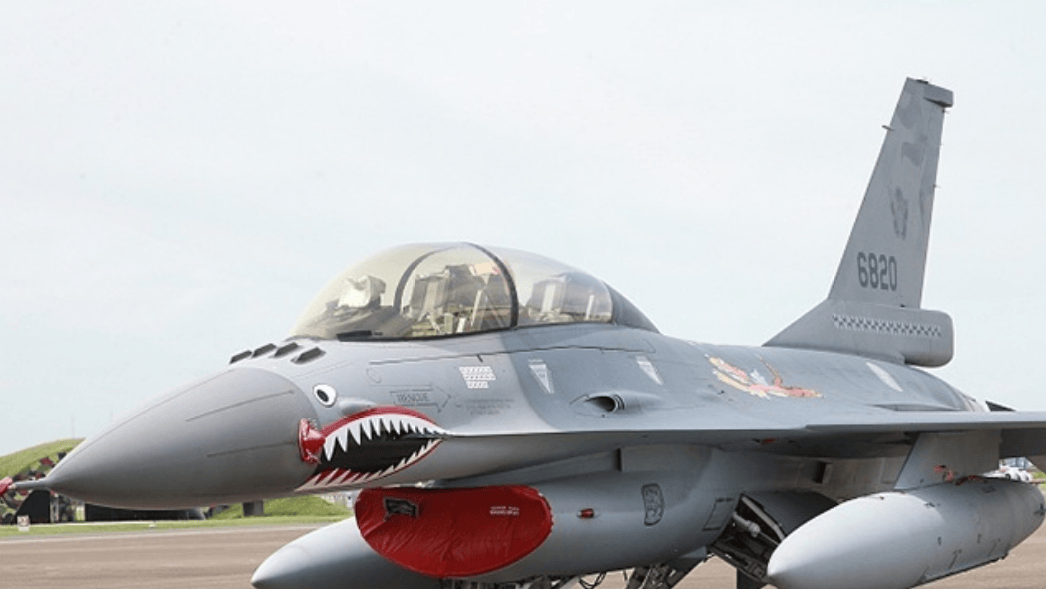 2467亿打水漂，台军66架F-16V被全部扣留，美国想空手套白狼？