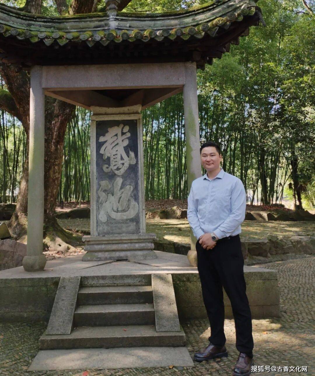 青年书法家李飞——“写瓷艺术”欣赏