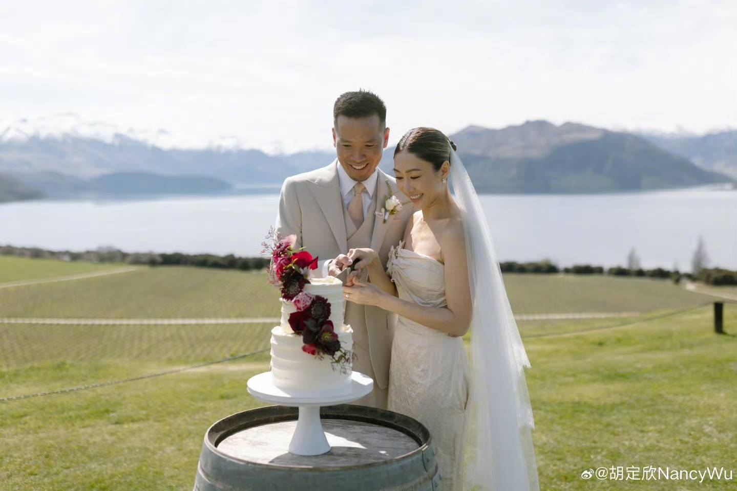 原创            胡定欣44岁官宣结婚，神秘老公身份曝光，苦恋9年终成正果