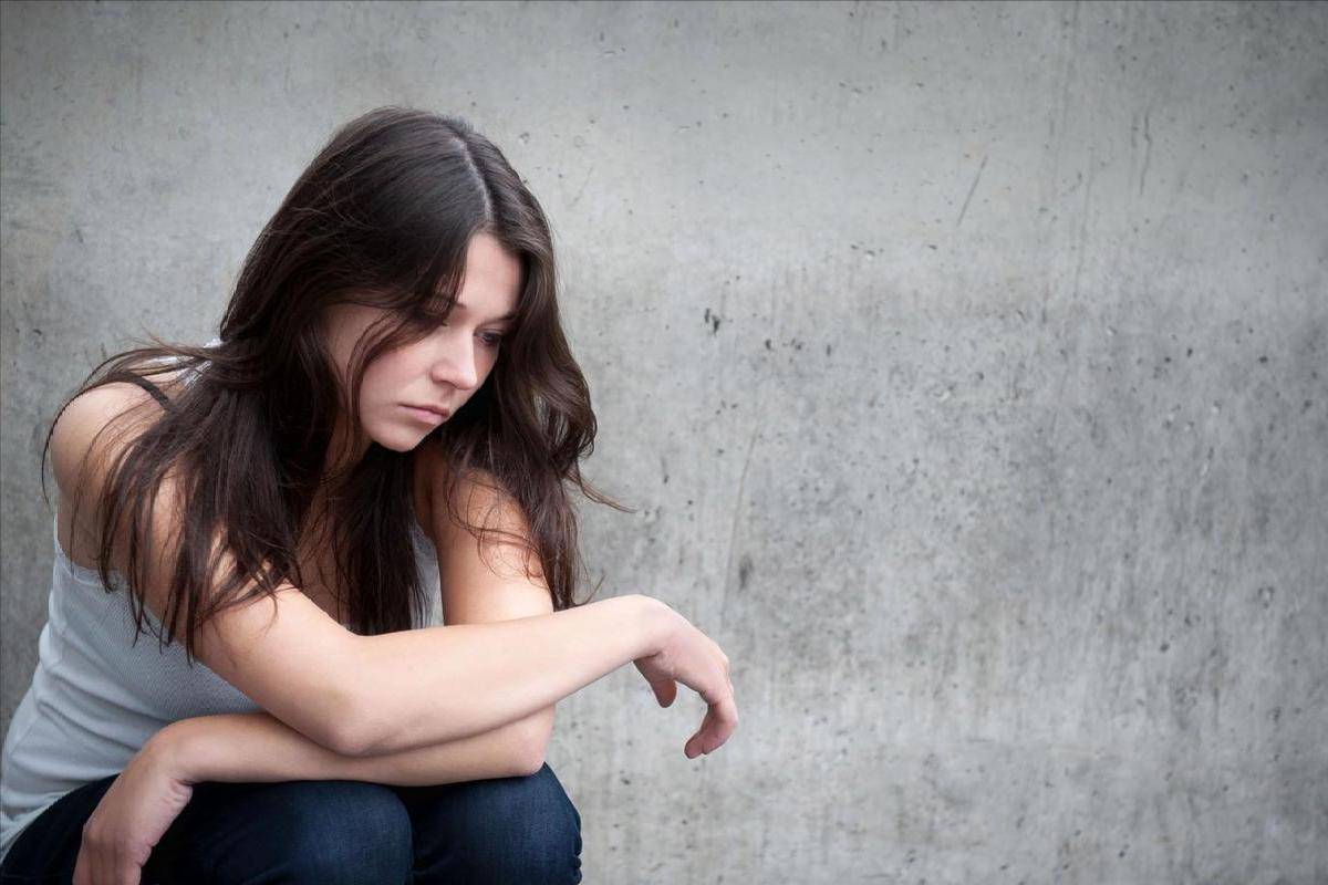 原创            抑郁患者逐渐增多，专家告诫：宁愿多出门散散步，也别做这4件事