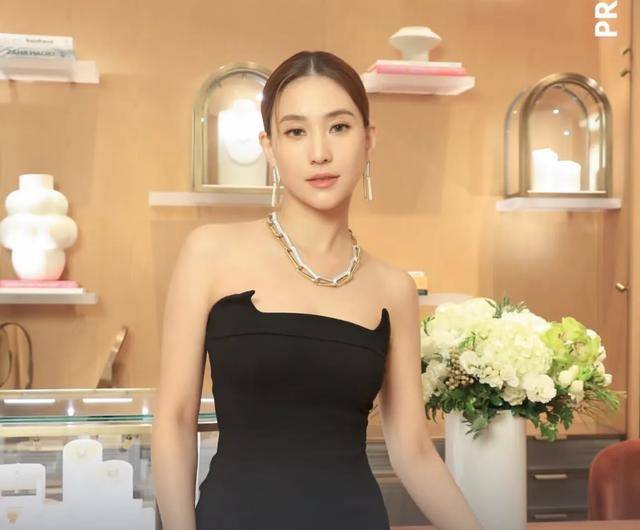 原创            何超莲现身台北！避谈婚变情商高，曝她持葡萄牙护照，事业心很强