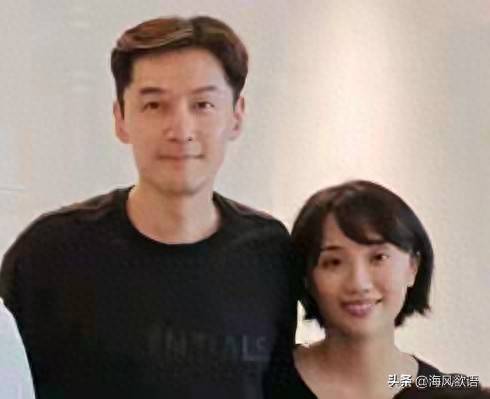 原创            胡歌夫妇上海看房，黄曦宁素颜白净却显憔悴，宽松造型引二胎猜想