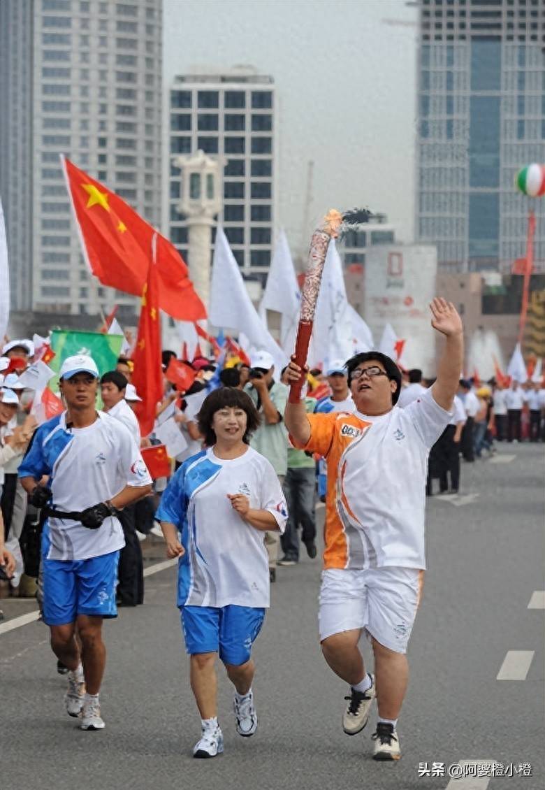 原创            善恶终有报！狂妄自大的“盲人”歌手杨光，终究付出了惨痛代价