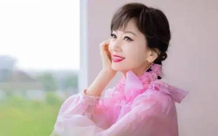 “抗衰老”的10个好习惯，常梳头也上榜，看看你做到了几个？