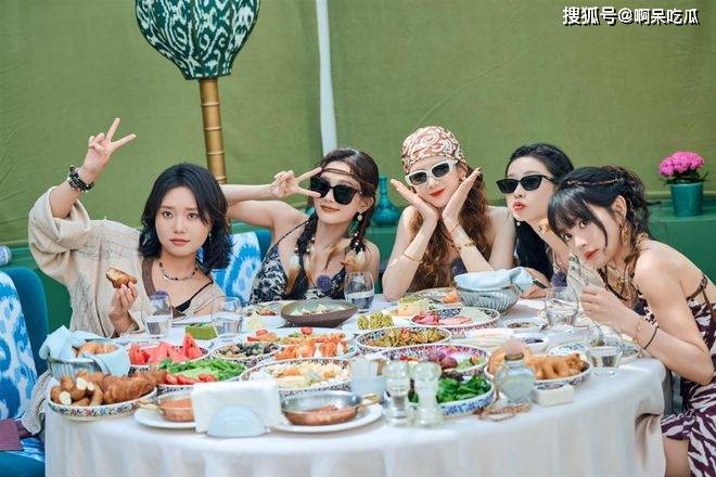 原创            戚薇综艺自责落泪，深夜找找导演谈判，素颜肿胀蜡黄显苍老！