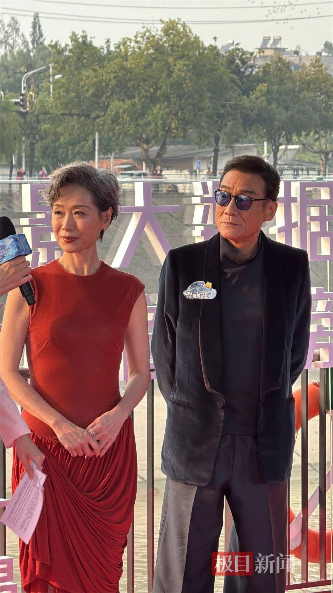 刚刚,100多位知名演员现身湖北,最新红毯组图来了!