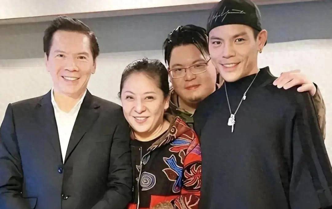 原创            确实是养废了，很后悔，向太首次公开“儿子入狱”事件。