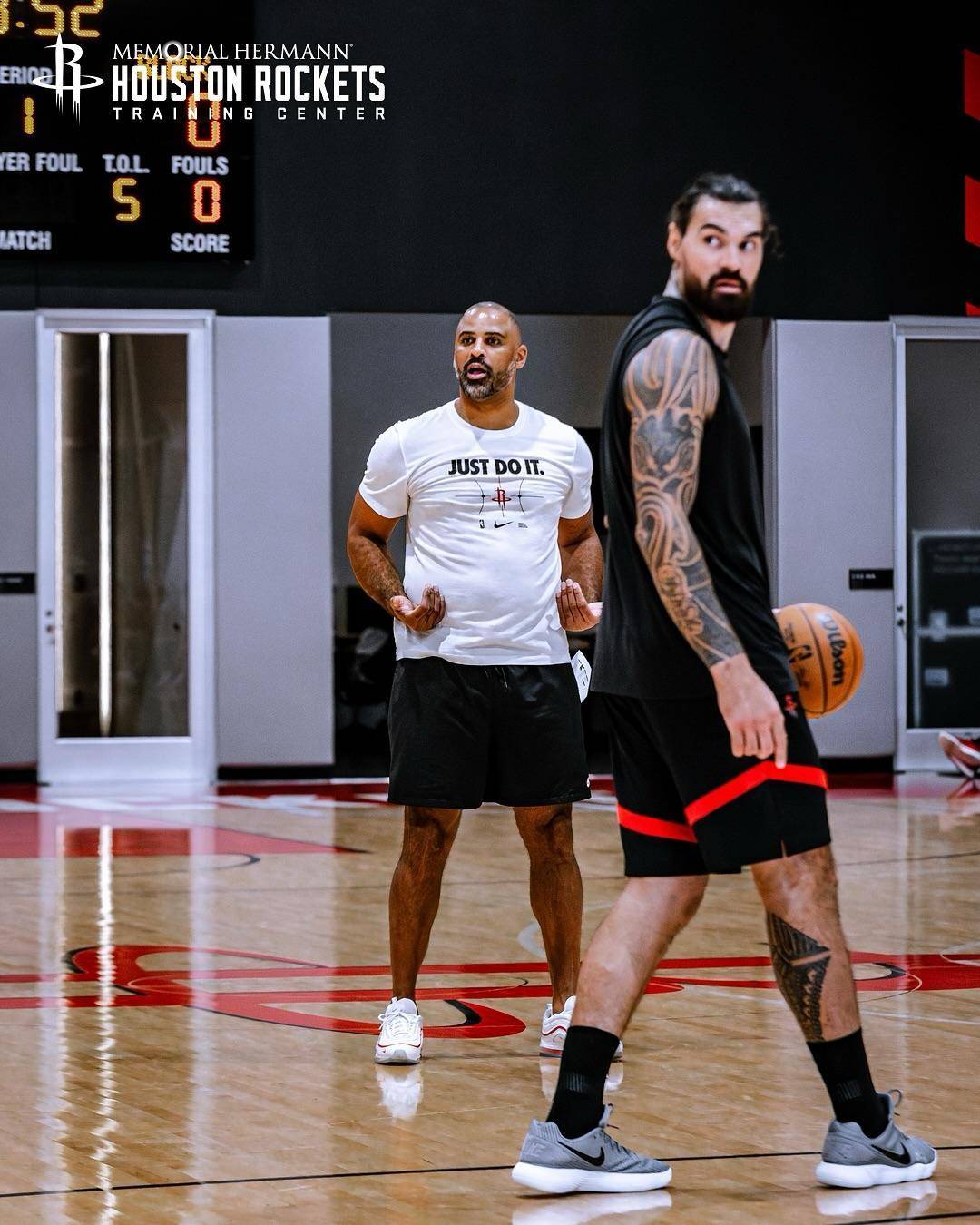 原创            乌度卡：将把球员分成两组分别参加季前赛