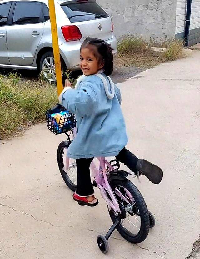 原创            告状显成效！一夜之间安娜与爷爷情感距离拉近，老人家终于如愿