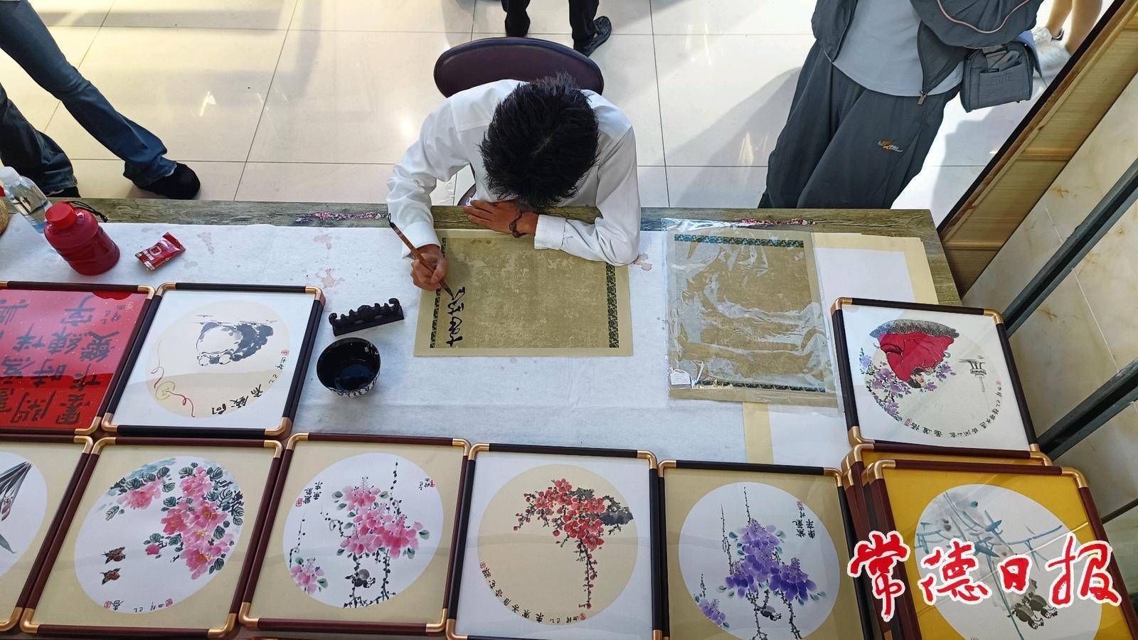 书画才俊曾释迦携500件陶瓷书画作品回家办展