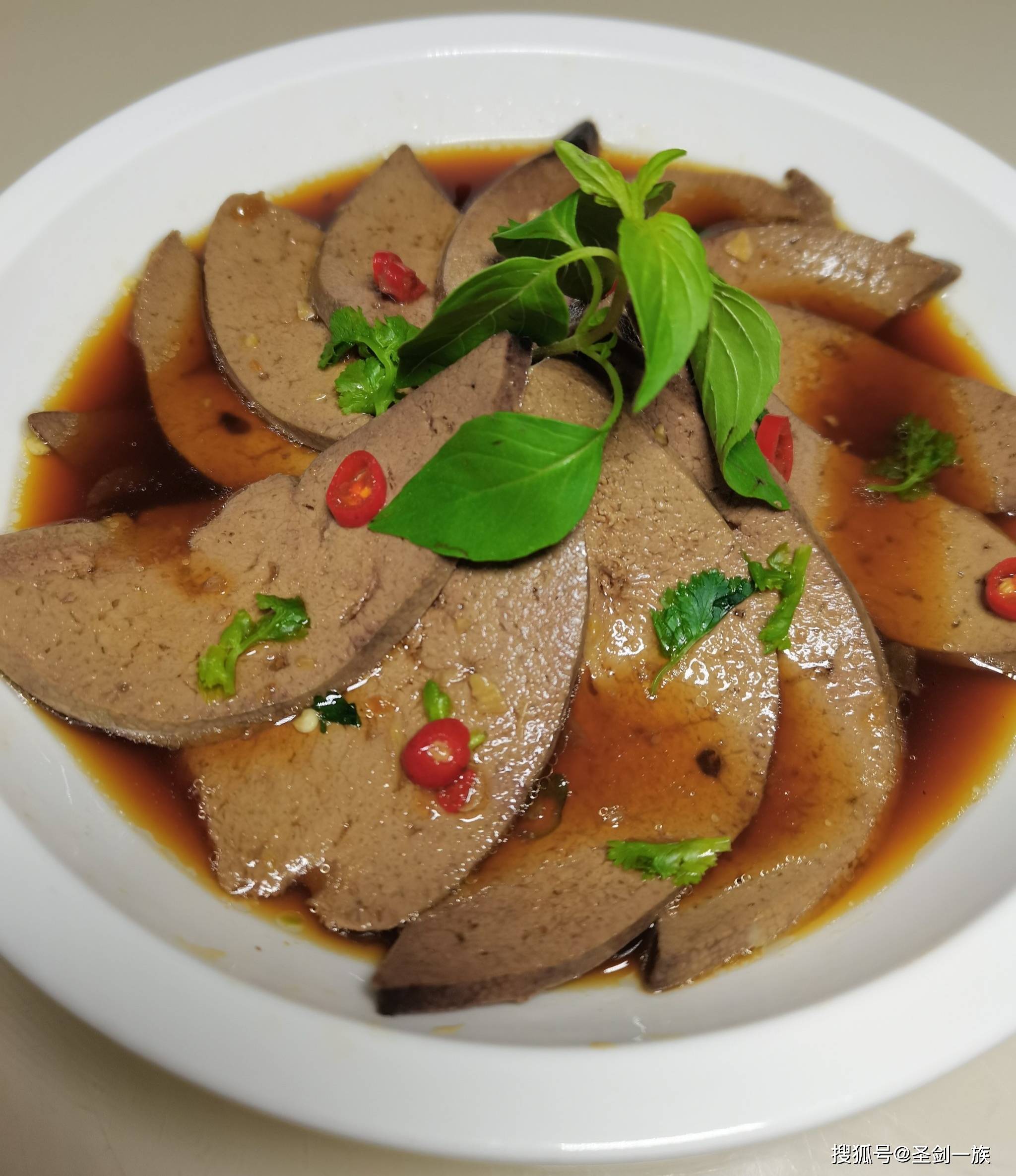 肝血多睡眠好，建议多吃这8道菜，滋补肝血，安神助眠