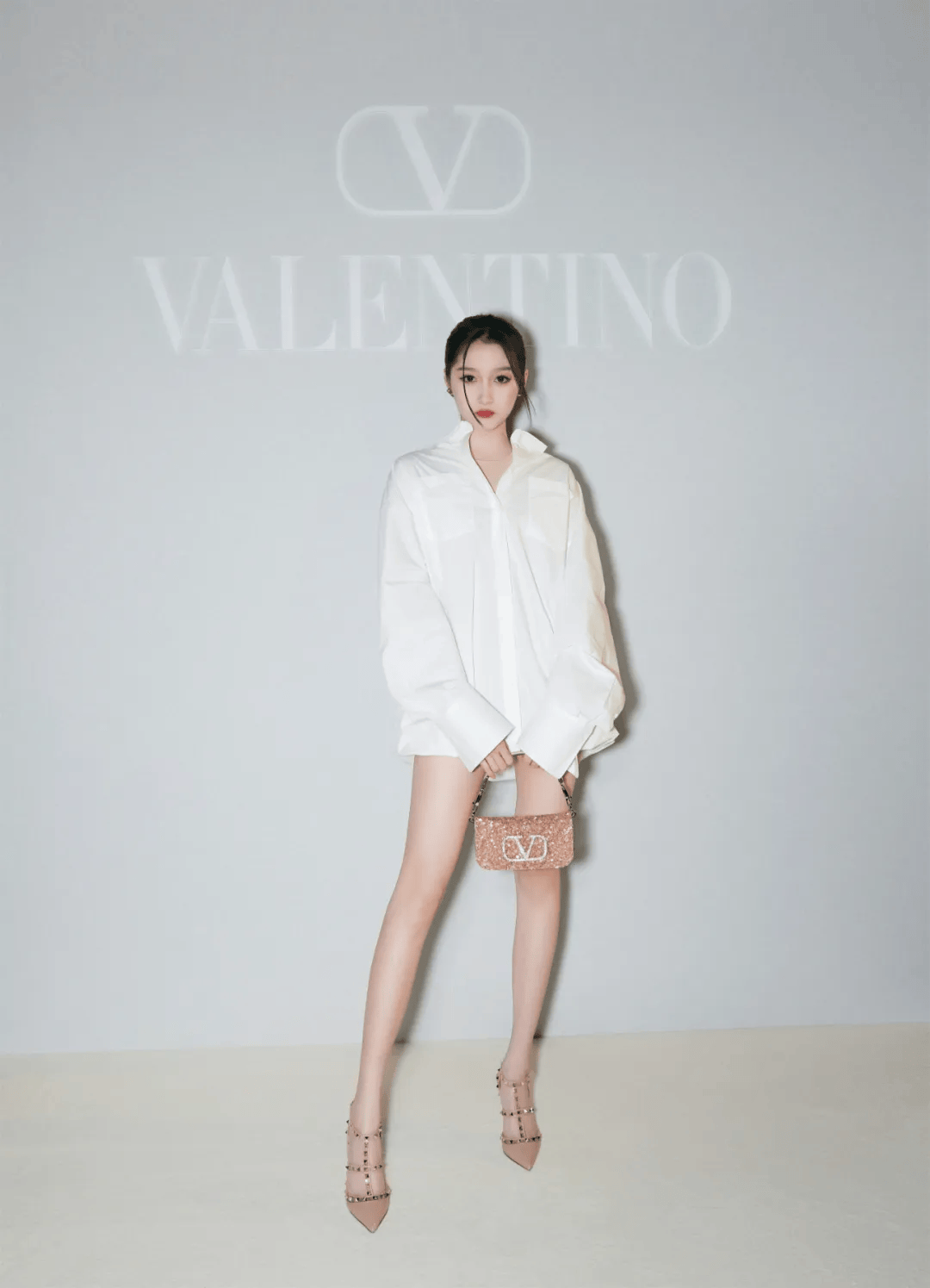 美女壁纸 | 关晓彤，性感写真