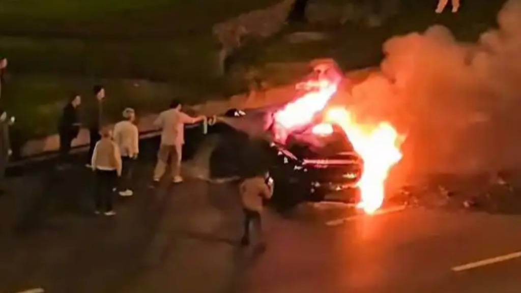 打不开的车门！小米汽车成都事故争议背后：门把手为何再成焦点