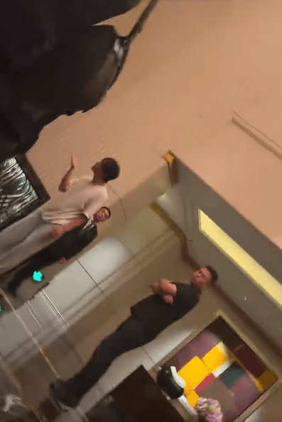 陈冠希怒斥酒店人员：你知道怎么管理一个五星级酒店吗？