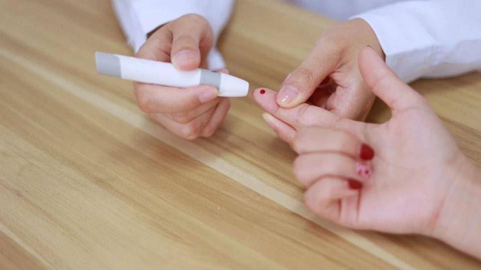 血糖飙升，身体先知！医生：出现这5个信号，可能是患上糖尿病了