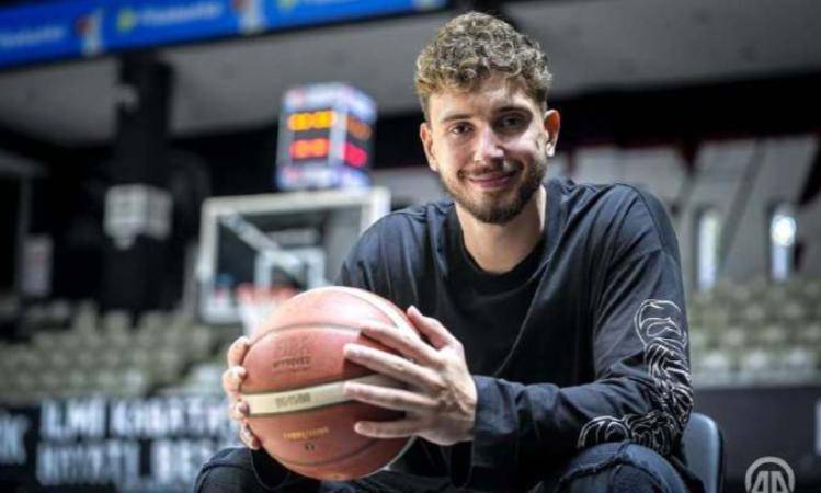 原创            火箭季前赛首战三看点：申京全面提升，俩新面孔令人高兴