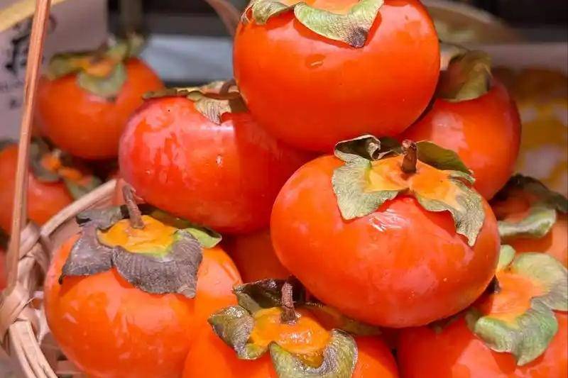 原创            柿子现已上市！专家建议：糖尿病患者吃柿子时，请注意这几点！