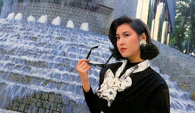 原创            加拿大待不下去,香港又回不去,心高气傲的李婉华没有退路可言