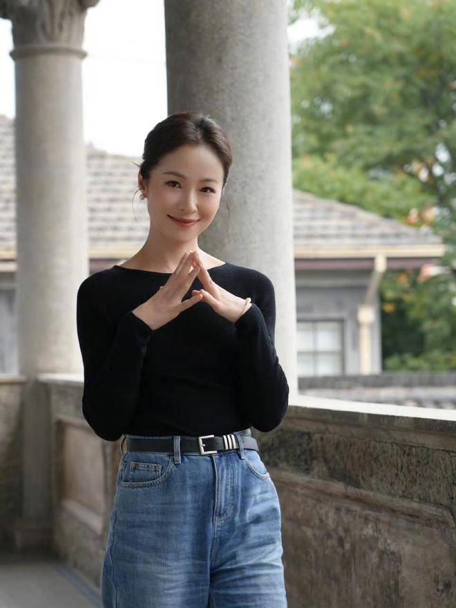 原创            江一燕官宣离婚后首发声:我有一个小世界,闪耀且自洽