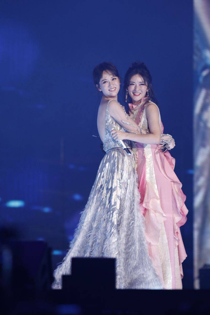 谢娜央视秋晚转型：从综艺女王到主流舞台的破圈之路