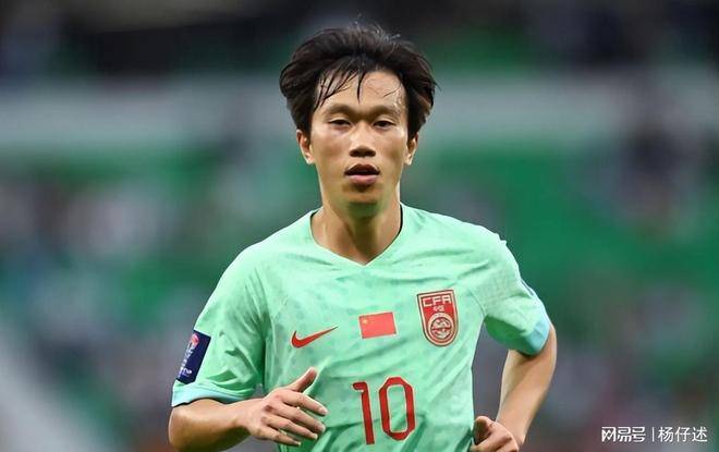 原创            成都蓉城板凳厚度不行！因此可考虑引进戴伟浚和谢鹏飞，值得期待