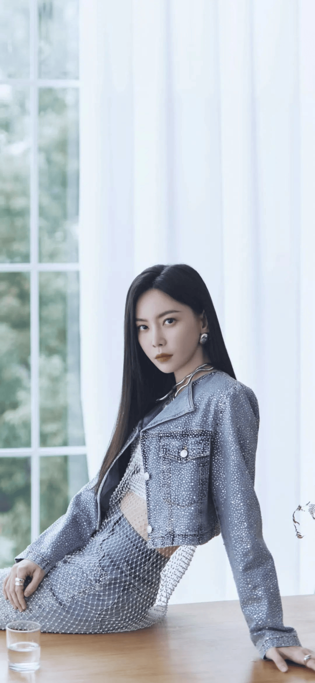 Share | 于文文，气质美女，曲线玲珑，性感写真壁纸